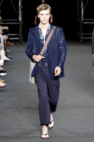 Louis Vuitton / - 2010